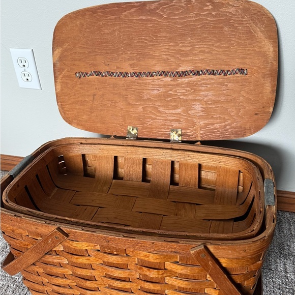 Vintage Woven Wood Picnic Basket w/ Hinged Lid - Picture 4 of 7
